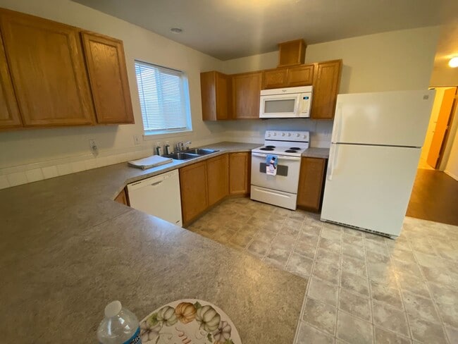 Building Photo - Don’t Miss This Spacious 4-Bedroom Northside Condo