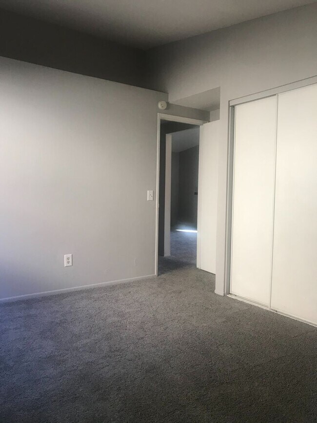 Building Photo - Colton Home in Cooley Ranch w/ Gardener Included