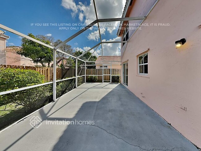 Building Photo - 3042 San Carlos Dr