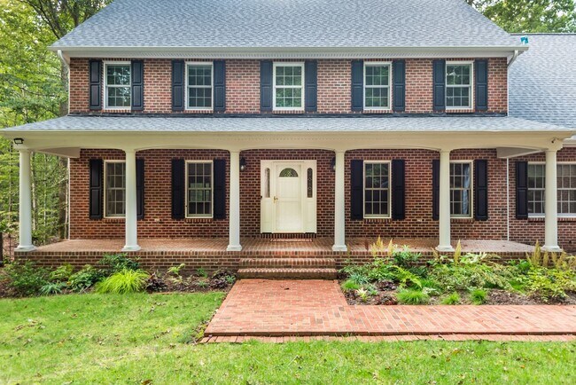 Building Photo - Available early March! Large and Lovely Home in Chapel Hill