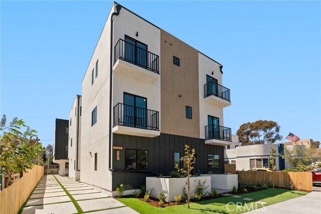 Primary Photo - 2637 S Garth Ave