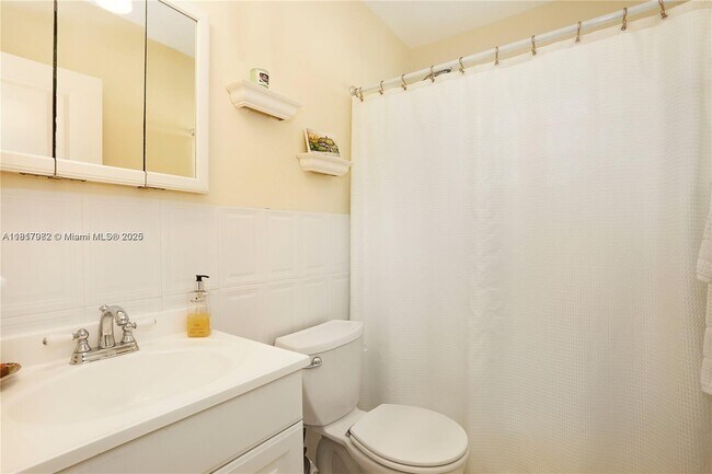 Building Photo - 537 Zamora Ave