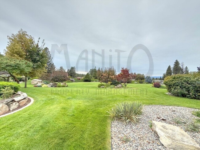 Building Photo - Beautiful Carnahan Crest Townhome