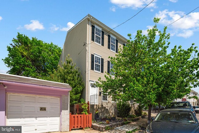 Building Photo - 396 Delmar St