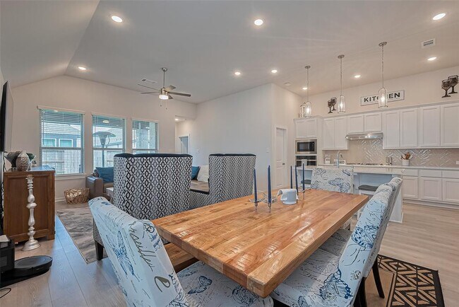 Building Photo - 4910 Tan Briar Dr