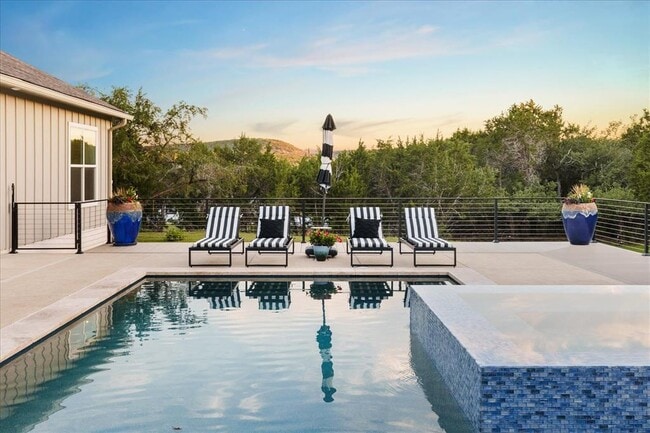 Building Photo - 625B Las Colinas Dr