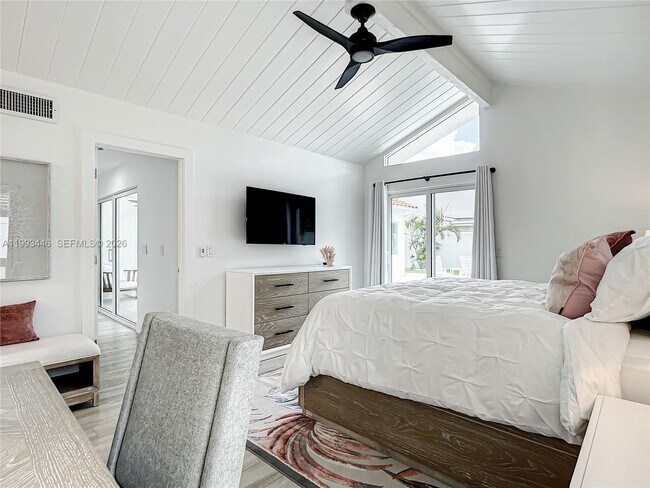 Building Photo - 104 Angelfish Ln