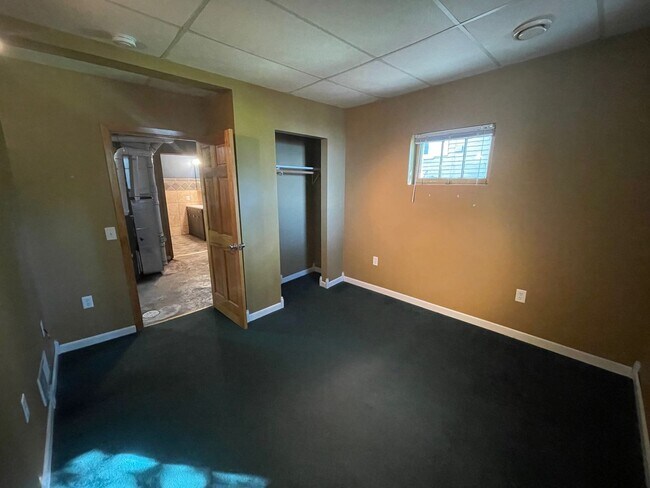 Building Photo - Incredible Lake Views-Spacious 6 Bedroom Home