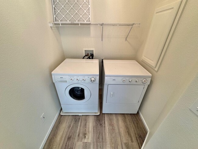 Building Photo - WELCOME TO THIS SPACIOUS 4-BEDROOM, 2.5-BA...