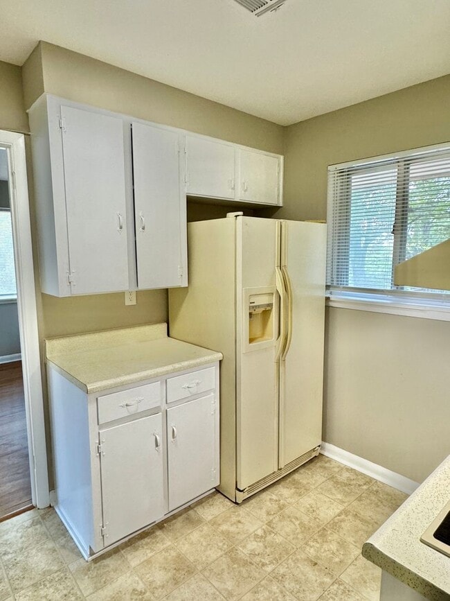 Building Photo - Hello Sunny 3 Bedroom / 1 Bathroom in Mont...