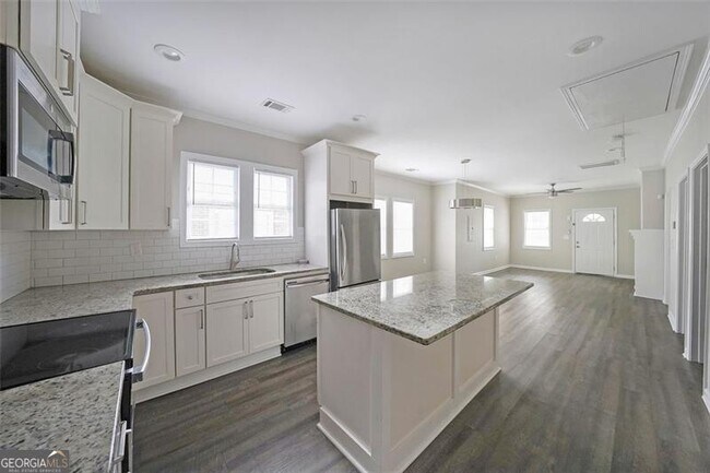 Building Photo - 983 Harwell St NW