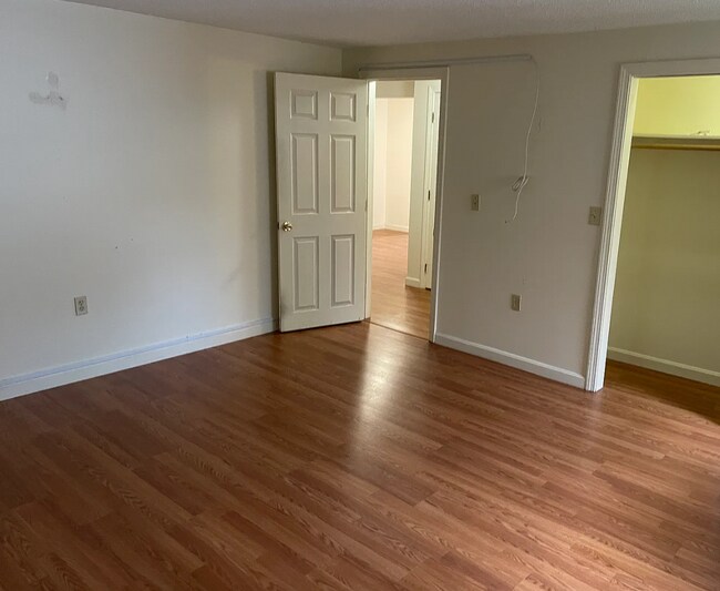 Building Photo - 826 State St