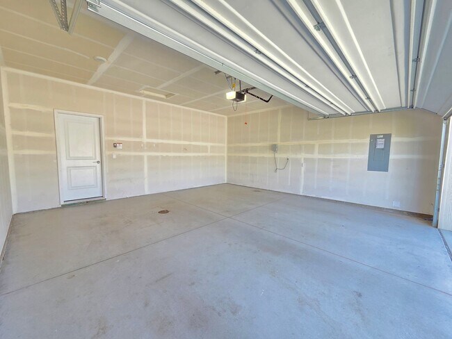 Building Photo - 5711 W Georgetown Ln