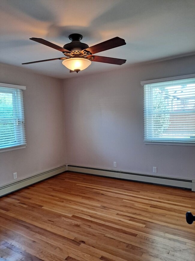 Building Photo - ALL PROSPECTIVE TENANTS MUST SUBMIT A $58 ...