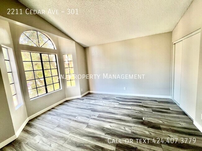 Building Photo - 2211 Cedar Ave