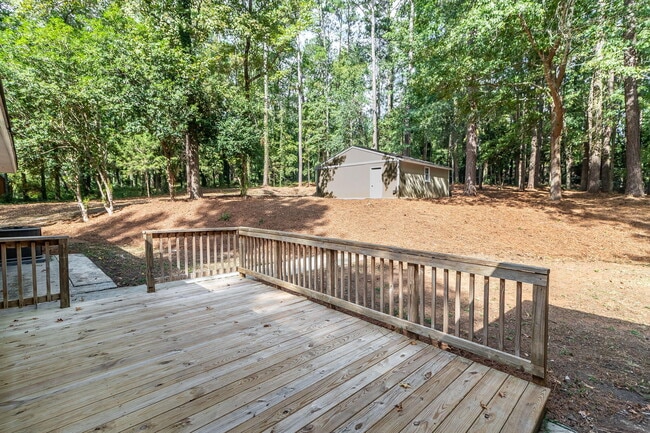Building Photo - 4375 Lake Idylwilde Dr