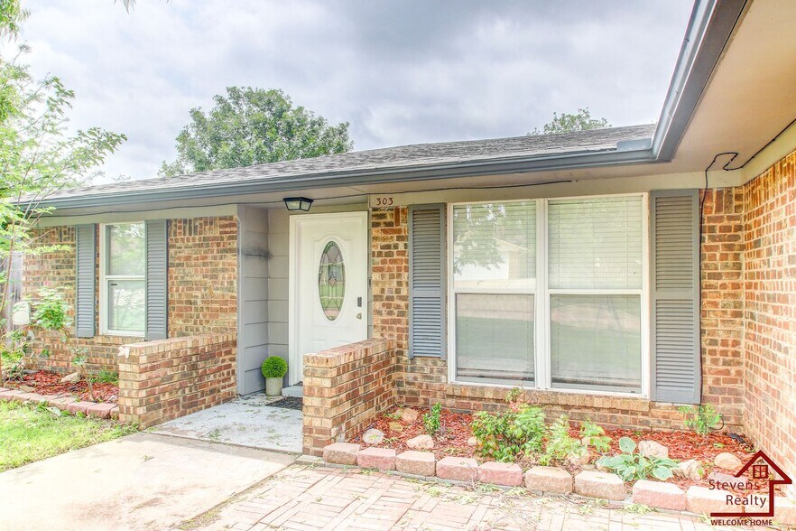 Building Photo - 303 SW 72nd St