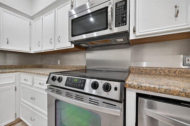 Building Photo - 4426 Basswood Ln