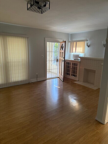 Building Photo - 631 E Cypress Ave