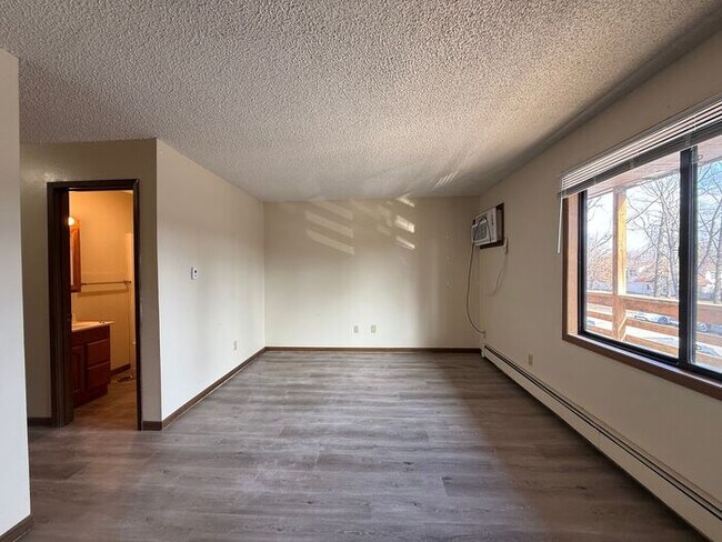 Building Photo - $995 | 2 Bedroom, 1 Bathroom Apartment | No Pets | Available for Immediate Move In!
