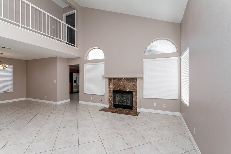 Building Photo - 60 Fantasia Ln