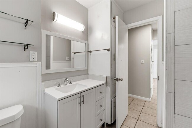 Building Photo - 2201 Lanier Dr