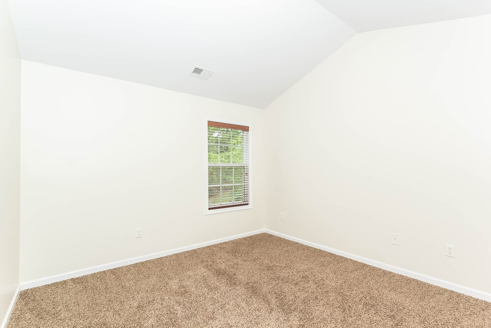 Building Photo - 250 Lantana Dr