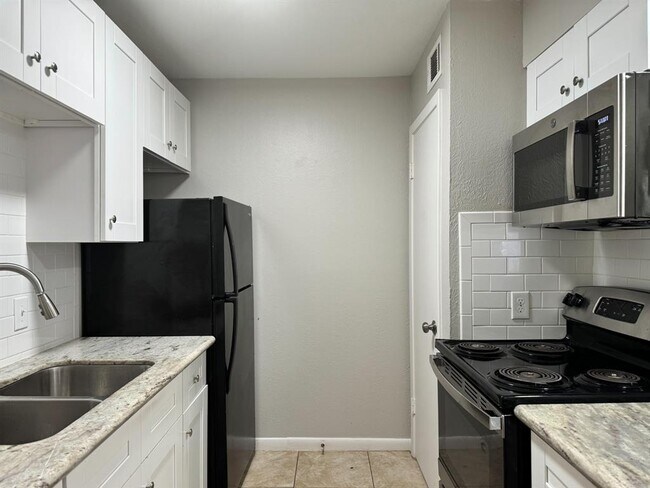 Building Photo - 2101 6th St N