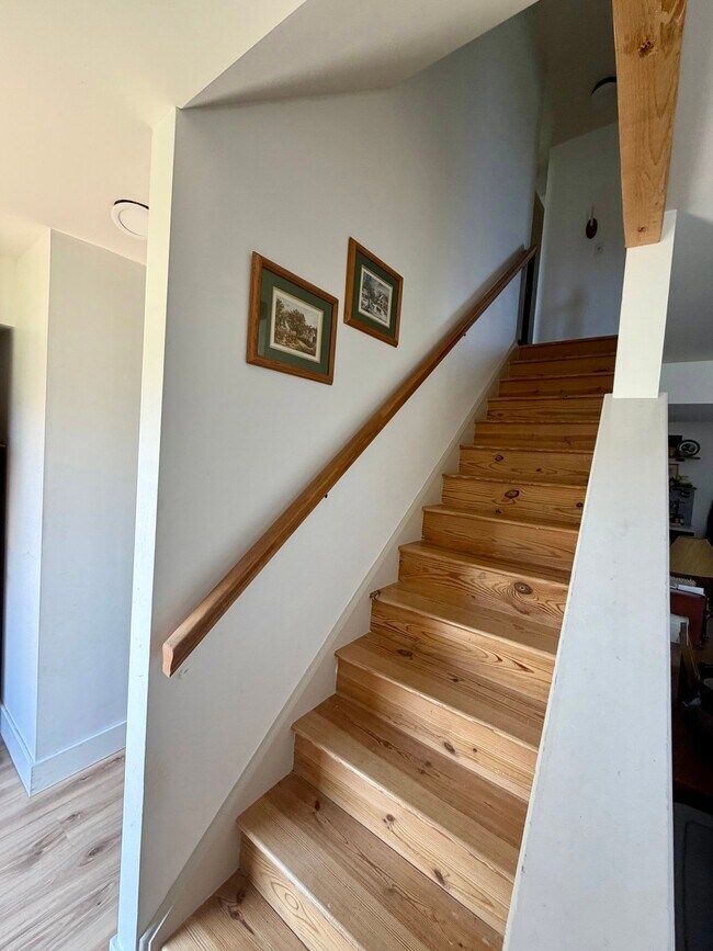 Building Photo - 60 Carriage House Dr