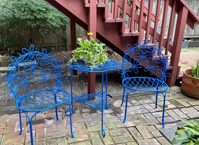 Santorini Blue table and chairs - 812 Branard St