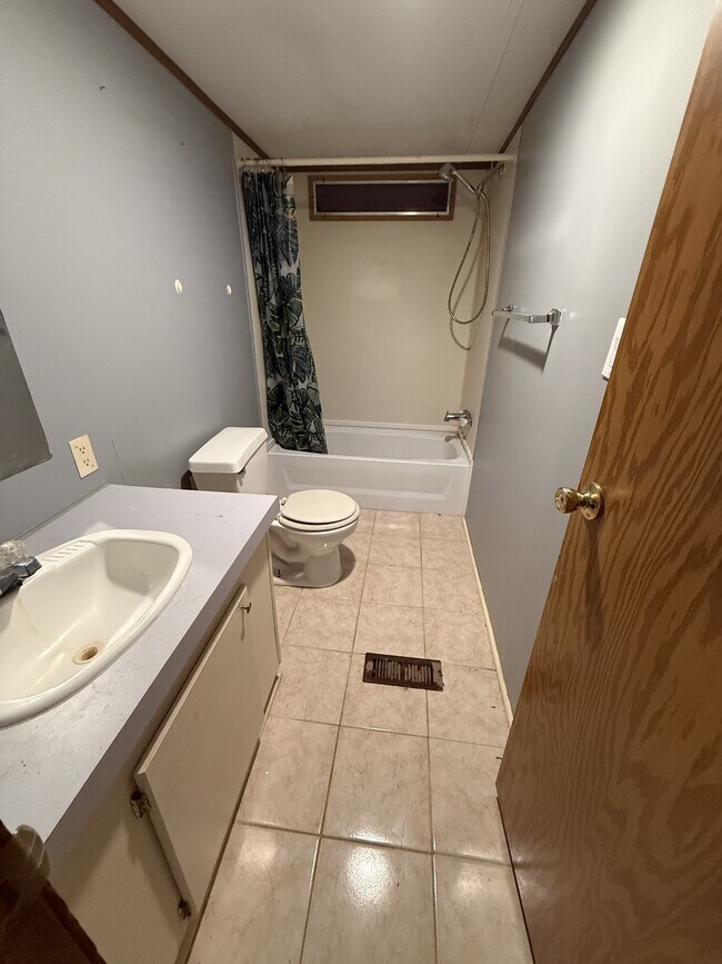 Building Photo - 3719 Fountain Cir
