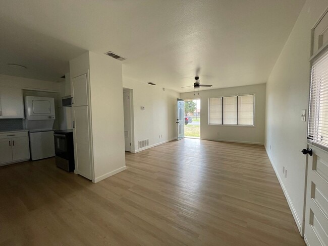 Building Photo - Cozy City Charm – 3-Bed, 1-Bath Home in Lamesa, TX