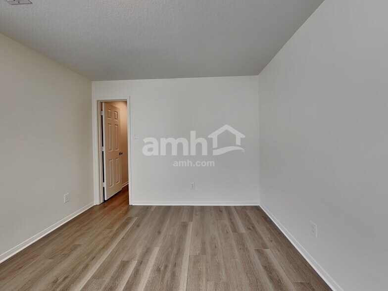 Building Photo - 16843 Blackberry Lily Ln