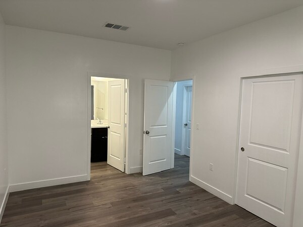 Primary Photo - 1083 W 9th St