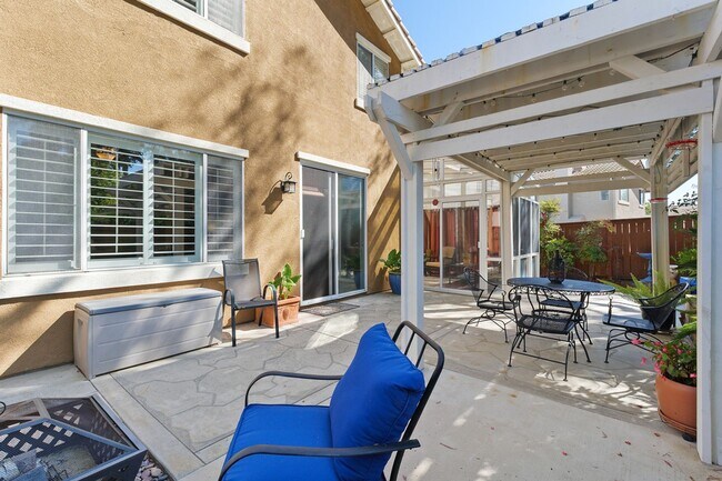 Building Photo - Meticulously Maintained Home in Temeku Hills, 4br/3ba, 3 Car Garage, 1981 sqft. + Enclosed Sunroo...