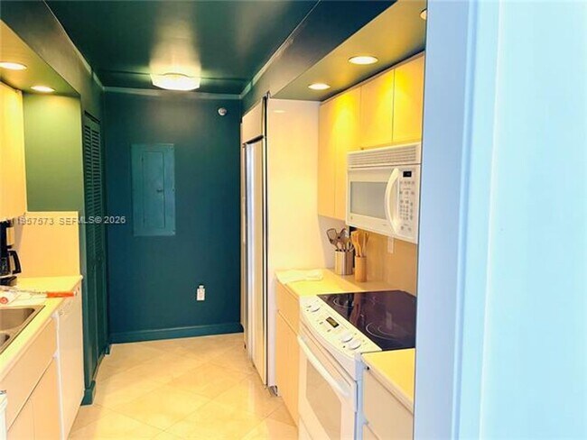 Building Photo - 151 SE 15th Rd