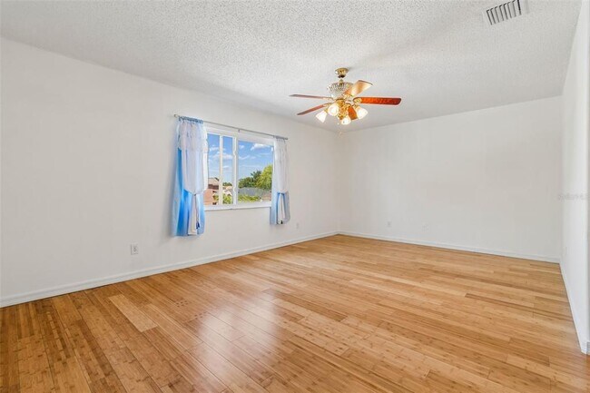 Building Photo - 12803 Longcrest Dr