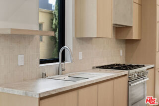 Building Photo - 428 Arnaz Dr