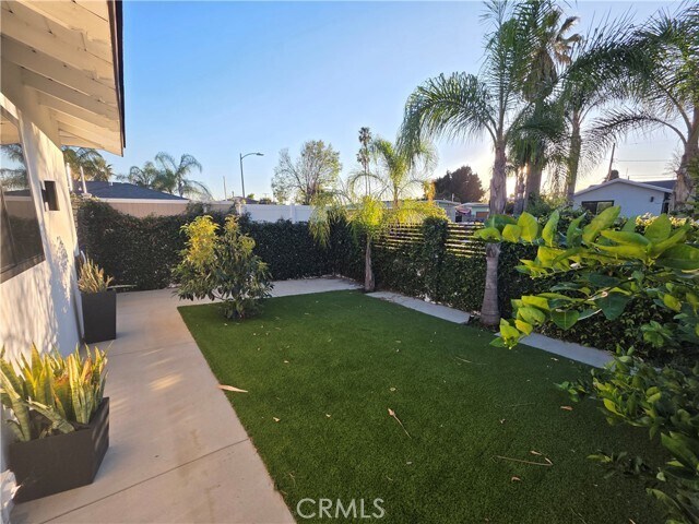 Building Photo - 7954 Crosnoe Ave