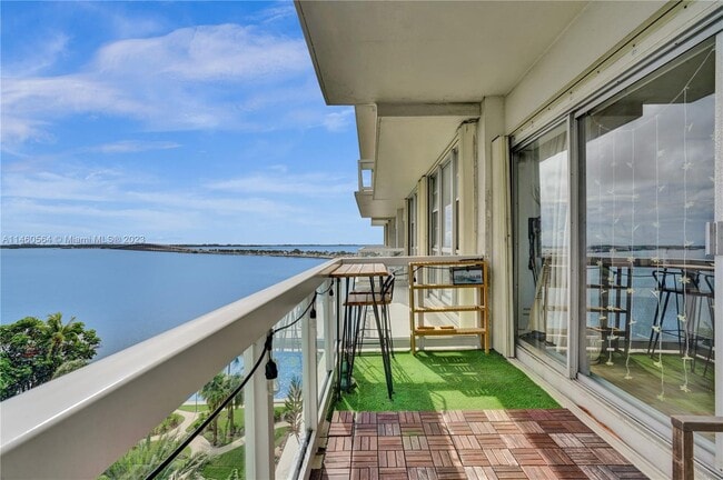 Building Photo - 2451 Brickell Ave