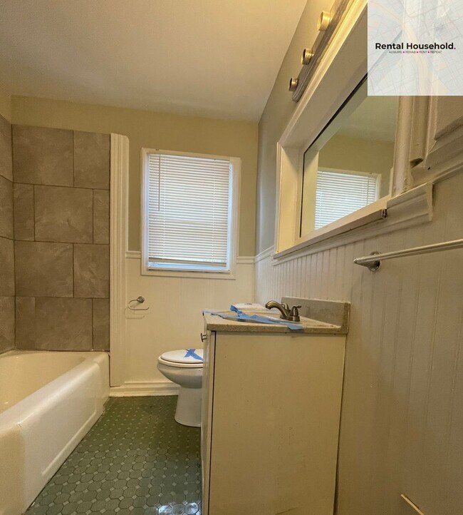 Building Photo - Beautiful 4 Bedroom Bungalow- Just $1300 a month