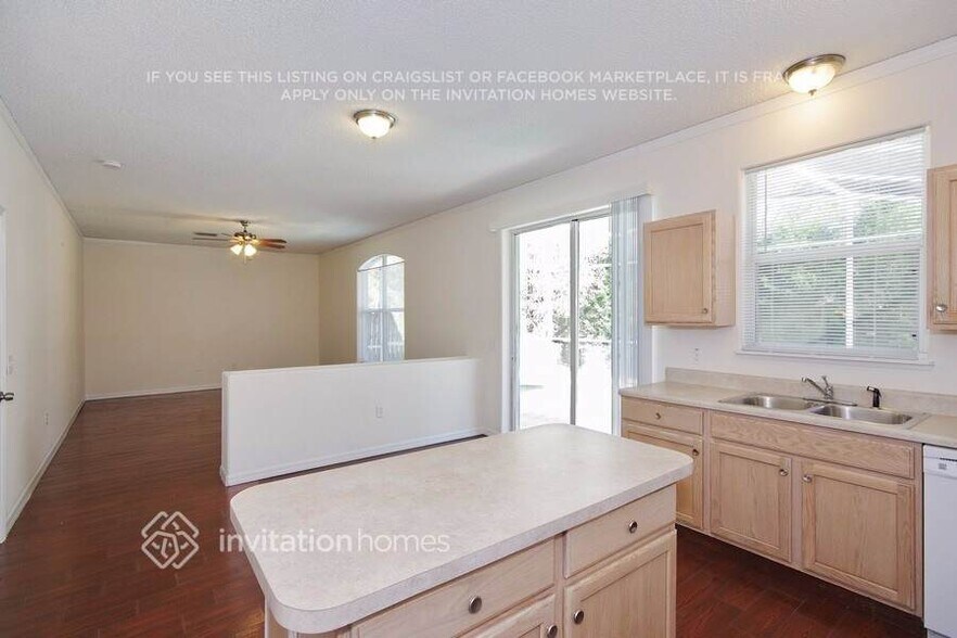 Building Photo - 127 Golfside Cir
