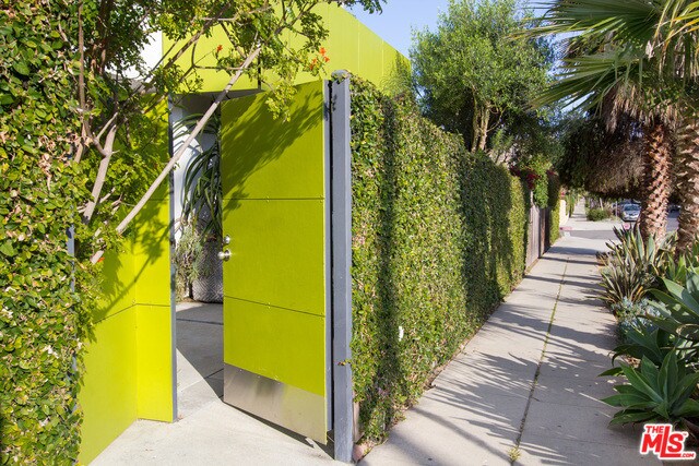 Building Photo - 1046 6th Ave