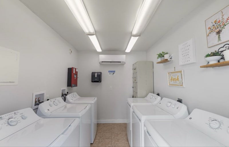 Building Photo - 121 Danube Ave