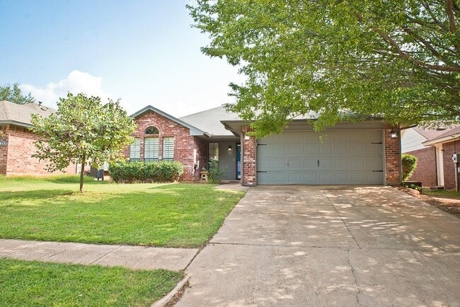 Primary Photo - 608 Coopers Hawk Dr