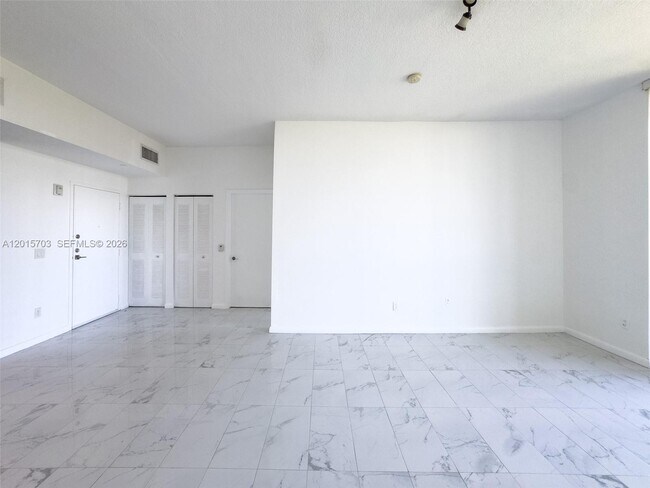 Building Photo - 1350 NW 8th Ct