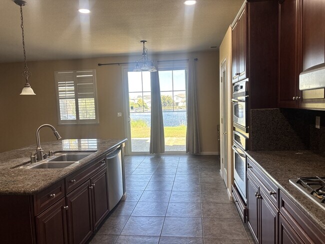 Building Photo - 1527 Horizon Ln