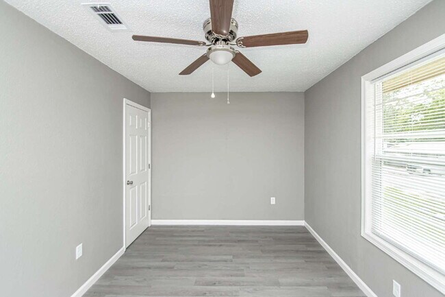 Building Photo - For Rent: Spacious Studio with 2 Baths in ...
