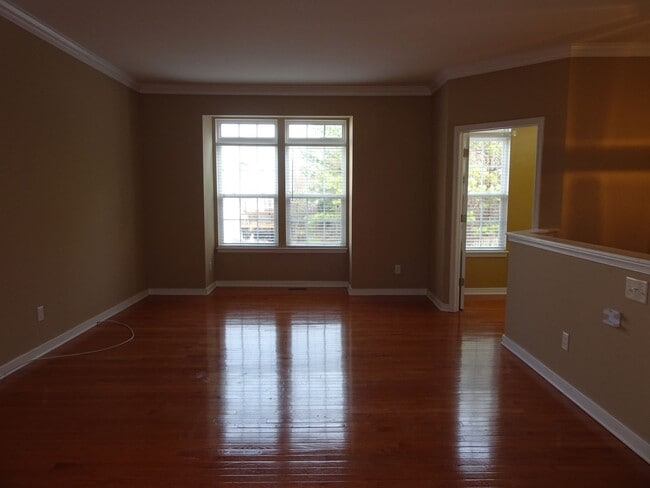 Building Photo - 4 Bedroom 3.5 Bath 3 Story Townhome for Re...