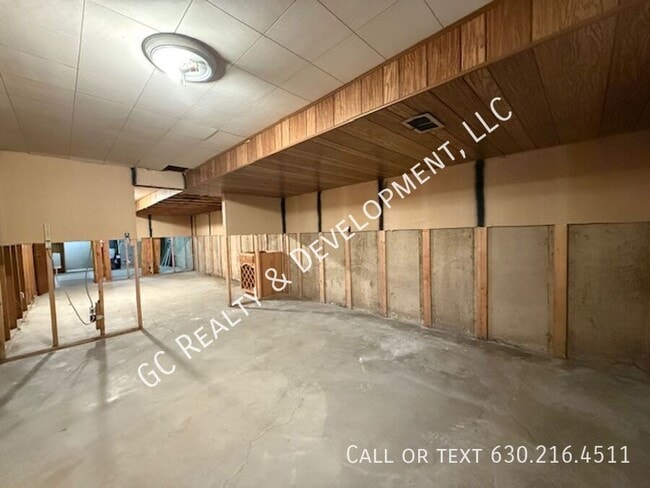 Building Photo - 381 W Millers Rd